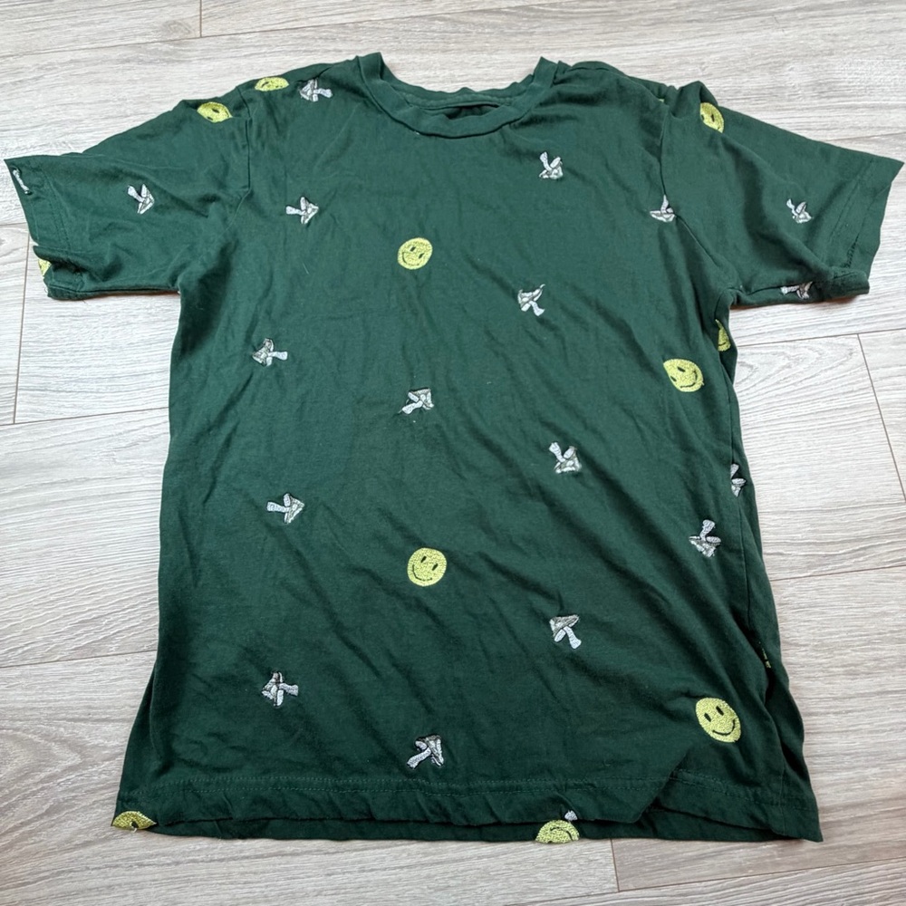 Eighty Eight Small Happy Face‎ Mushroom Embroidered T-Shirt Men’s Size Medium
